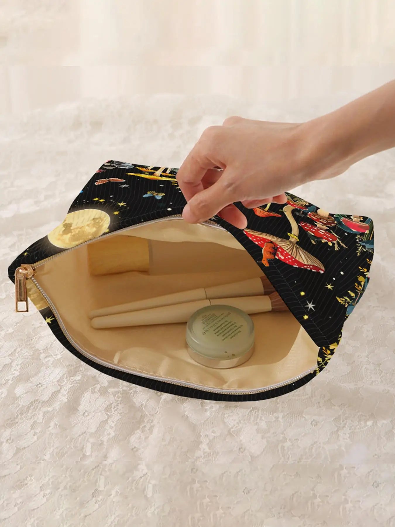 1pc，Mushroom Forest Pattern Corduroy Zipper Makeup Bag, Lightweight Multi functional Makeup Storage Bag
