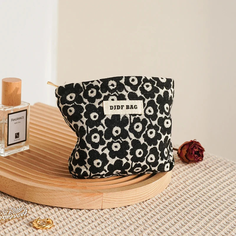 White Embroidery Daisy Women's Makeup Bag Portable Coin Purse Key Case Cosmetics Lipstick Storage Bag Commuter Liner Bag Ins
