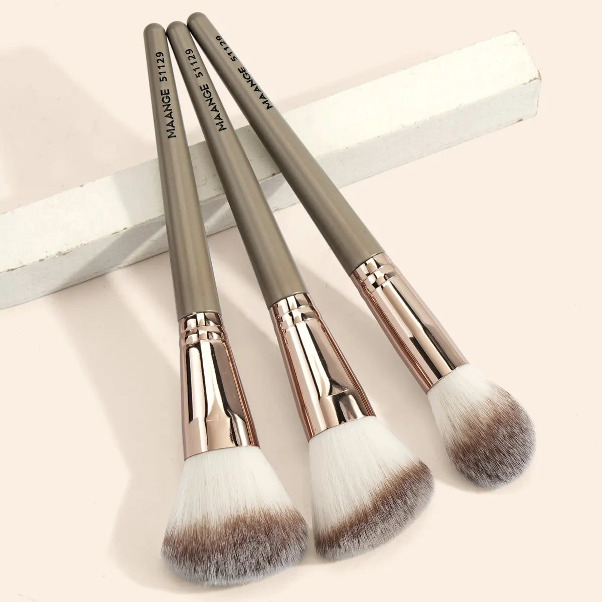 Maange 3 Piece Foundation Makeup Brush Professional Concealer Blush Bronzer Brush Kits Beauty Tools Women Fluffy Soft Bristle