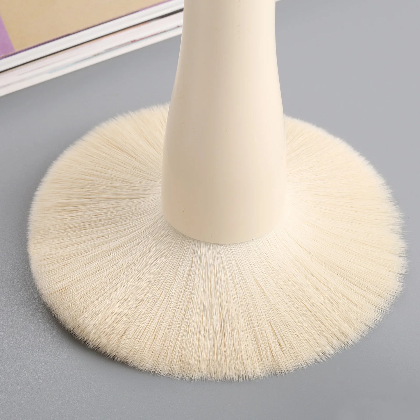 Single Large Powder Brush Professional Soft Synthetic Bristles Gentle For All Skin Types Ideal For Setting Powder Daily Makeup