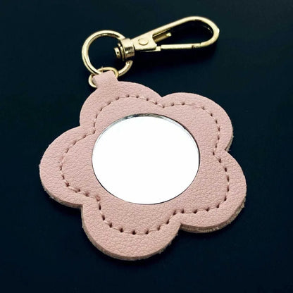 Simple Leather Hanging Keyring Small Mirror Key Chain Ring Bag Pendant for Gift Car Packet Keychain Cute Makeup Flower Shaped