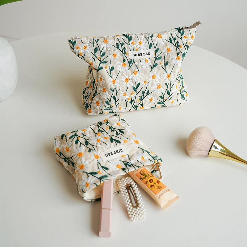 White Embroidery Daisy Women's Makeup Bag Portable Coin Purse Key Case Cosmetics Lipstick Storage Bag Commuter Liner Bag Ins
