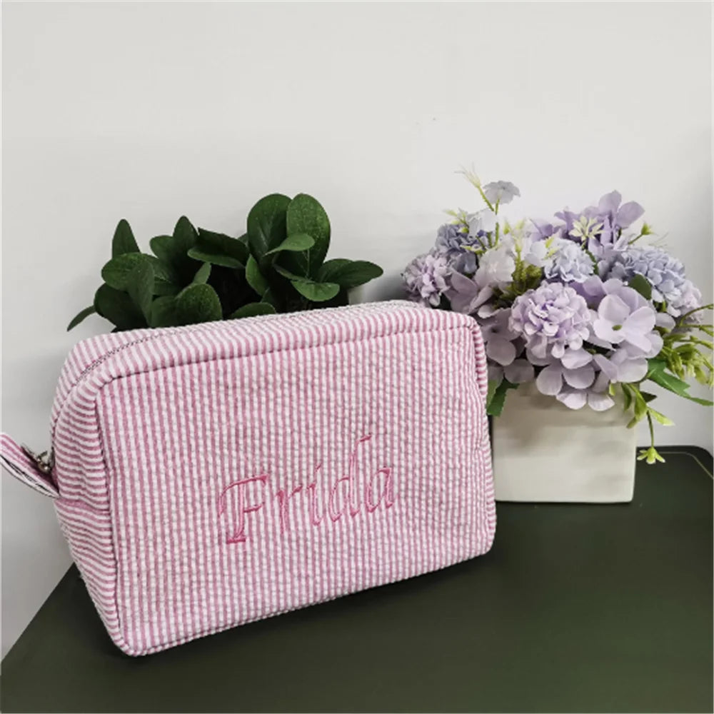 Personalized Seersucker Makeup Bag, Embroidered Name Seersucker Bag, Personalized Wash Bag, Wedding Bridesmaid Gift Makeup Bag