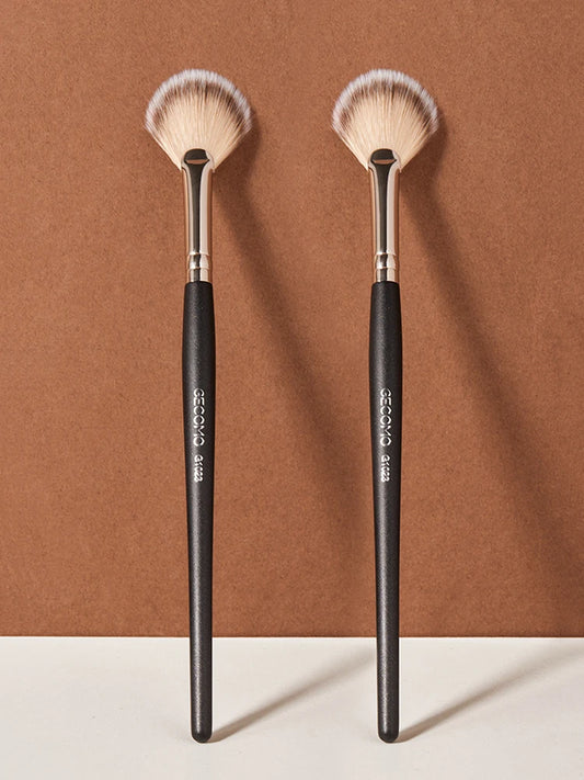 Powder blusher high gloss brush, soft hair, no powder, easy to apply makeup, novice powder blusher makeup brush, beauty tool