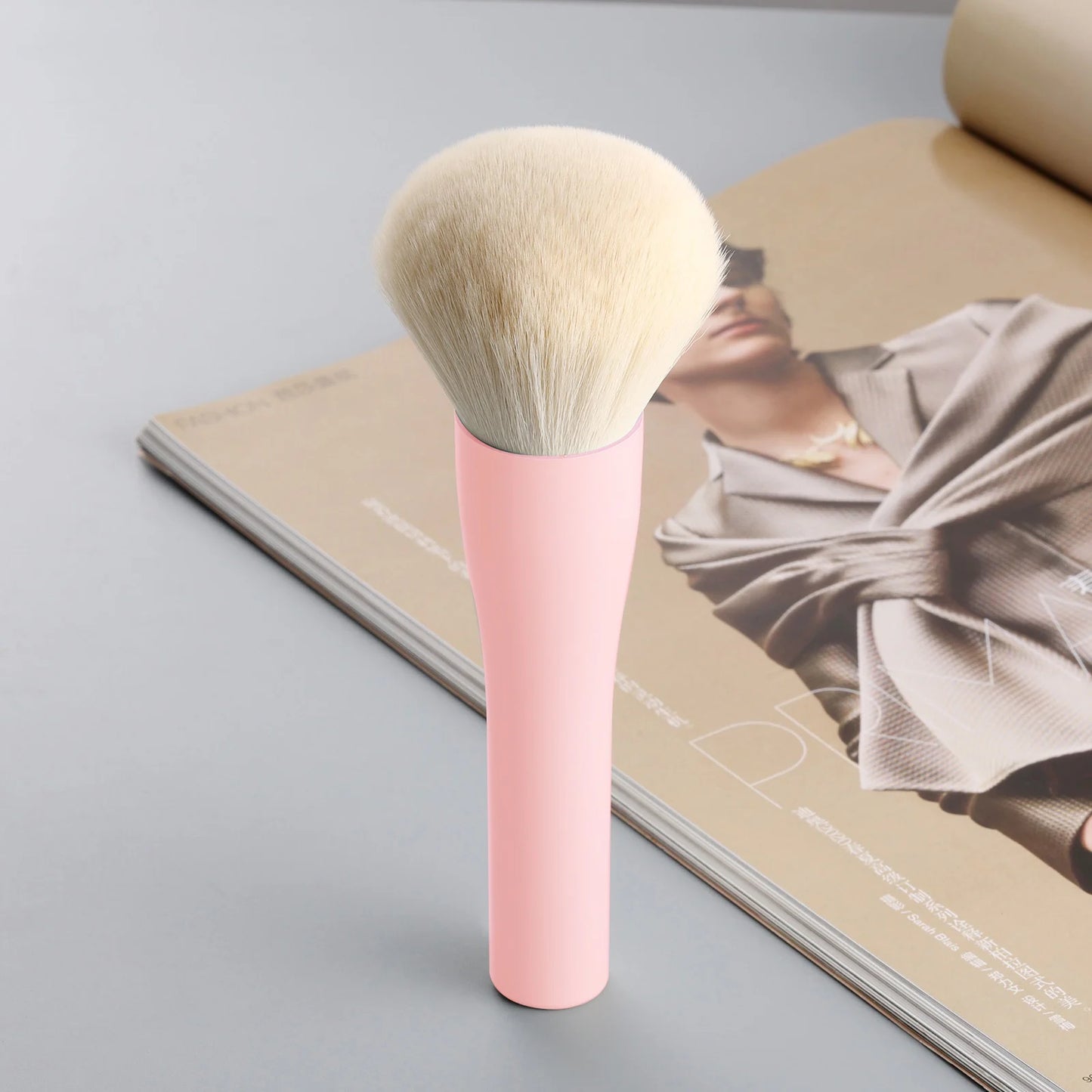 Single Large Powder Brush Professional Soft Synthetic Bristles Gentle For All Skin Types Ideal For Setting Powder Daily Makeup