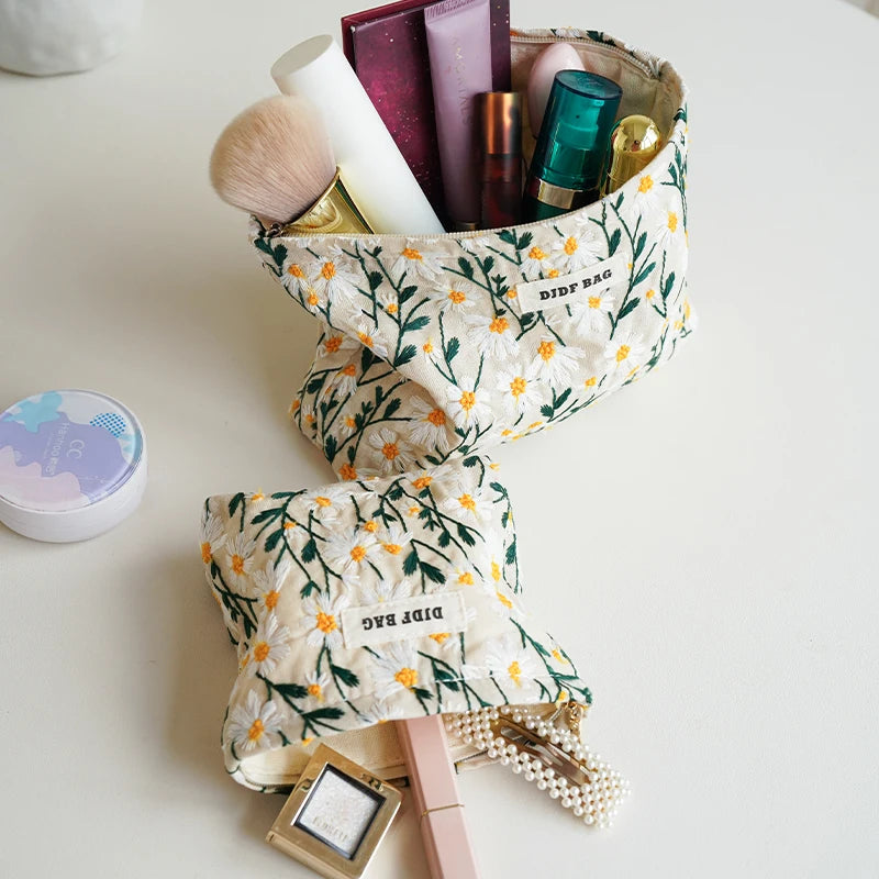 White Embroidery Daisy Women's Makeup Bag Portable Coin Purse Key Case Cosmetics Lipstick Storage Bag Commuter Liner Bag Ins
