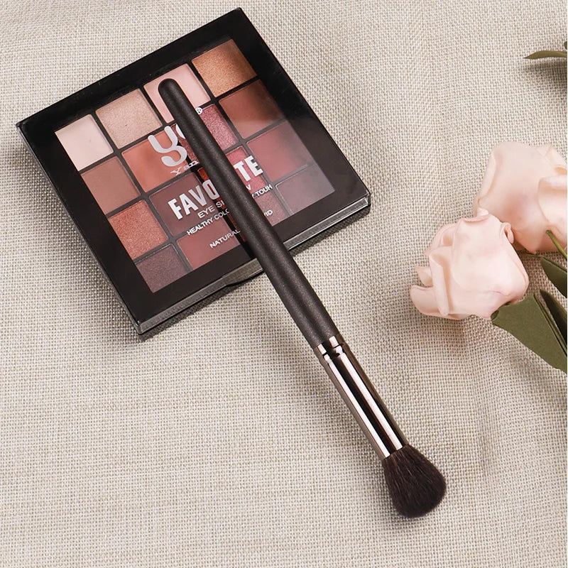 Piccasso Grey Makeup Brush No.726 Highlight Brush Soft Squirrel Hair Solid Wood Professional Powder Highlight Makeup Brush