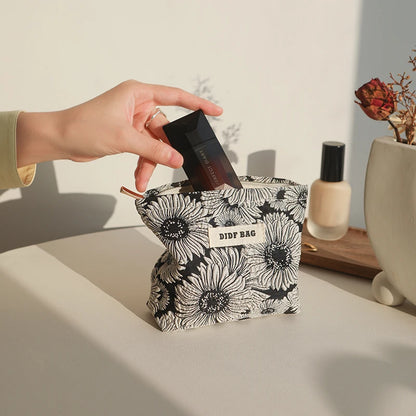 White Embroidery Daisy Women's Makeup Bag Portable Coin Purse Key Case Cosmetics Lipstick Storage Bag Commuter Liner Bag Ins